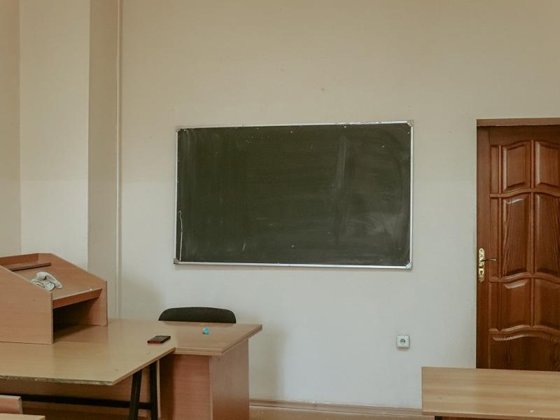 Декан физфака ЗабГУ пожаловался на недостаток бюджетных мест в университете
