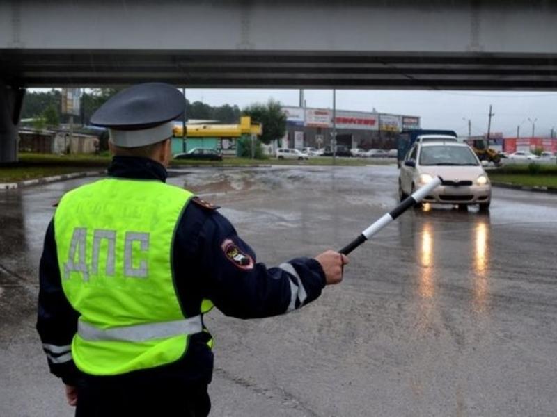 Житель Краснокаменска угнал автомобиль, угрожая водителю ножом