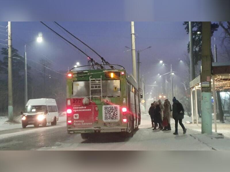 Троллейбусы встали на Новобульварной из-за гололёда