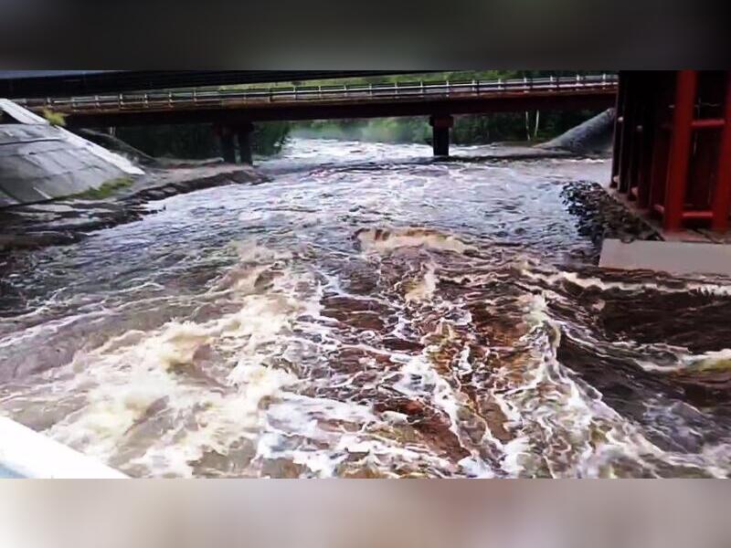 «Наводнение-2022»: Размыт объездной путь в районе моста через Никишиху