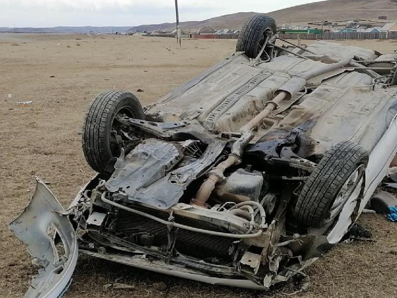В Забайкалье водитель и пассажир выжили в перевернувшейся иномарке
