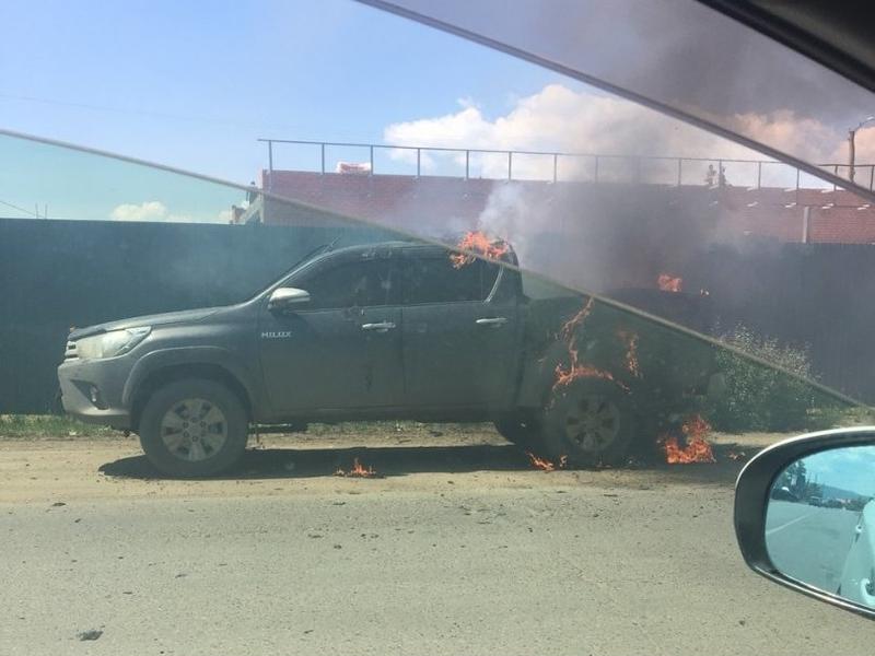 Автомобиль взорвался на ул. Трактовой в Чите - очевидцы
