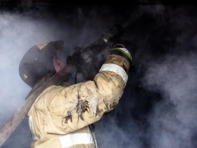 Огнеборцы устранили пожар кузницы в Чите
