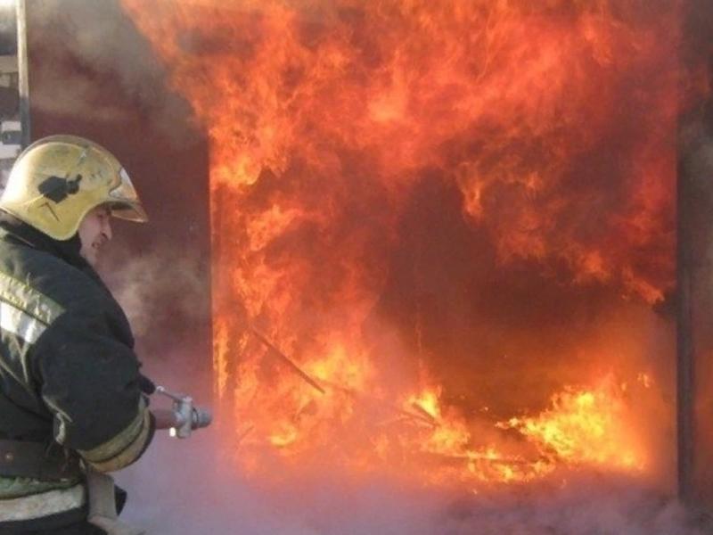 Забайкалец получил ожоги в попытках спасти свою машину из горящего гаража