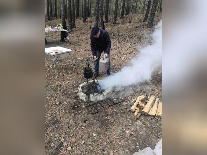 Компанию «шашлычников» поймали за разведением костра в пригородном лесу