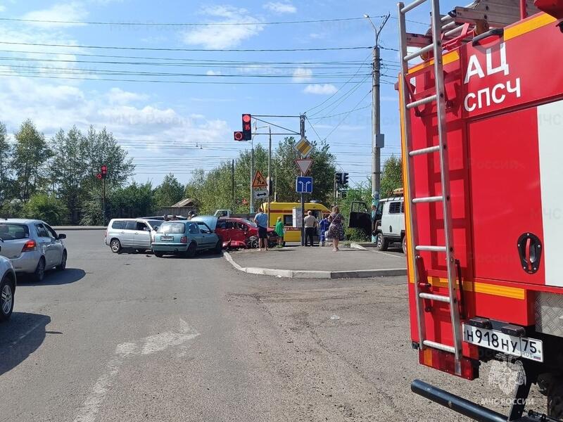 Три автомобиля столкнулись в Чите