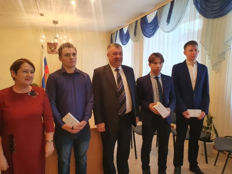 Гурулёв поздравил забайкальских подростков-героев с Днём спасателя