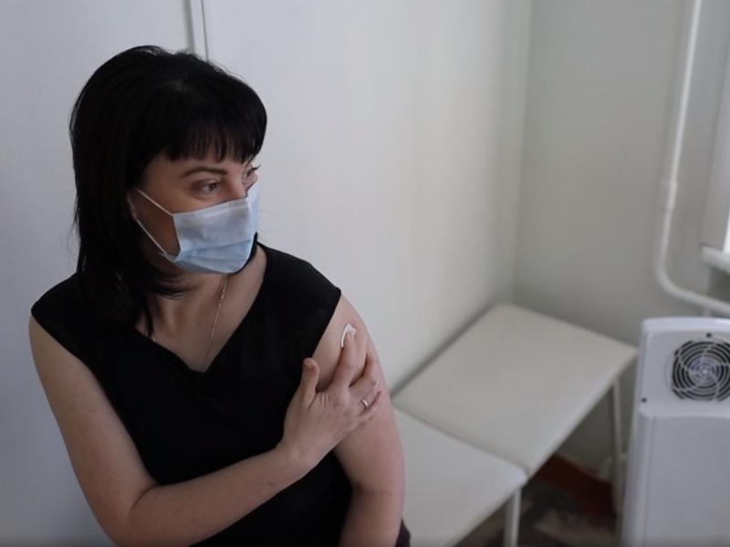 Зампред правительства Щеглова поставила вакцину спустя 2 месяца ожидания