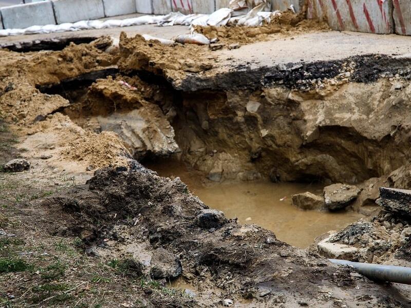 «У нас яма на яме, ноги можно переломать» - читинцы жалуются на неблагоустроенную после ремонта придомовую территорию