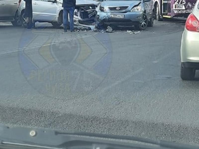 Две иномарки столкнулись в Чите на улице Баргузинская