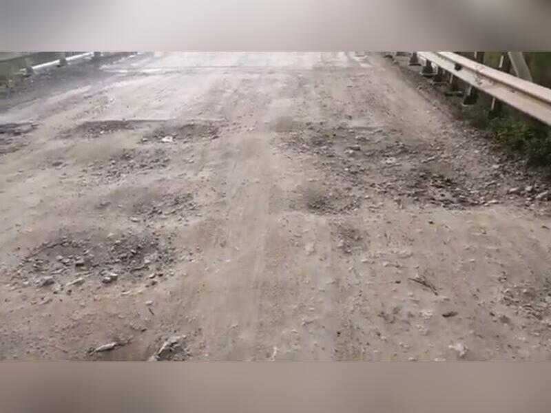Жители Маккавеево жалуются на неровные дороги и отсутствие грейдера