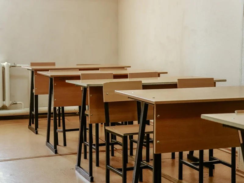 Более 300 человек эвакуировали из школы в Чите из-за распыления перцового баллончика