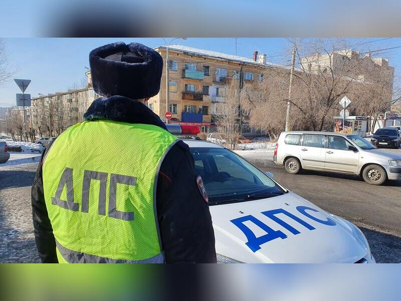 Пьяная забайкалка 33 раза нарушила ПДД убегая на угнанной машине от полиции в Иркутске