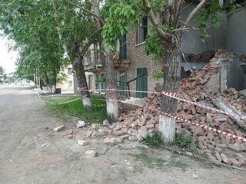 Аварийный дом разрушился в поселке Забайкальск