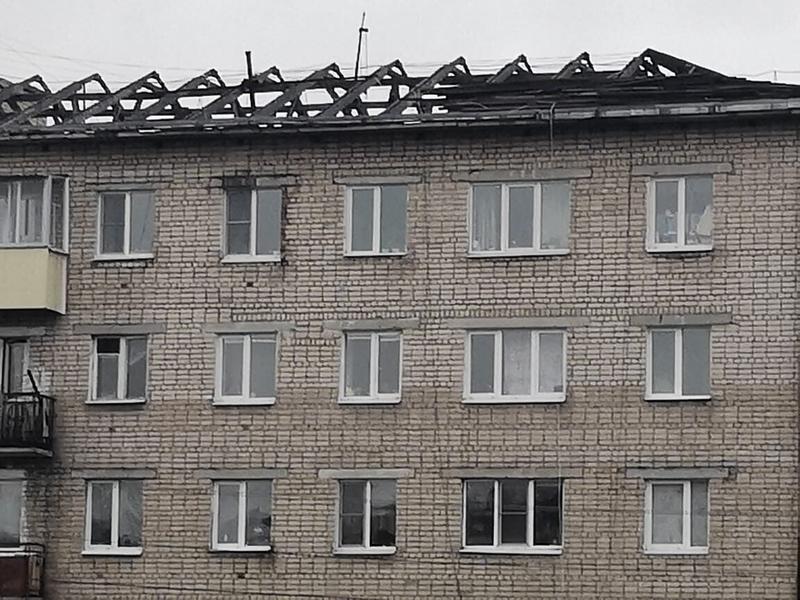 Ремонт аварийной крыши дома начали в Могоче