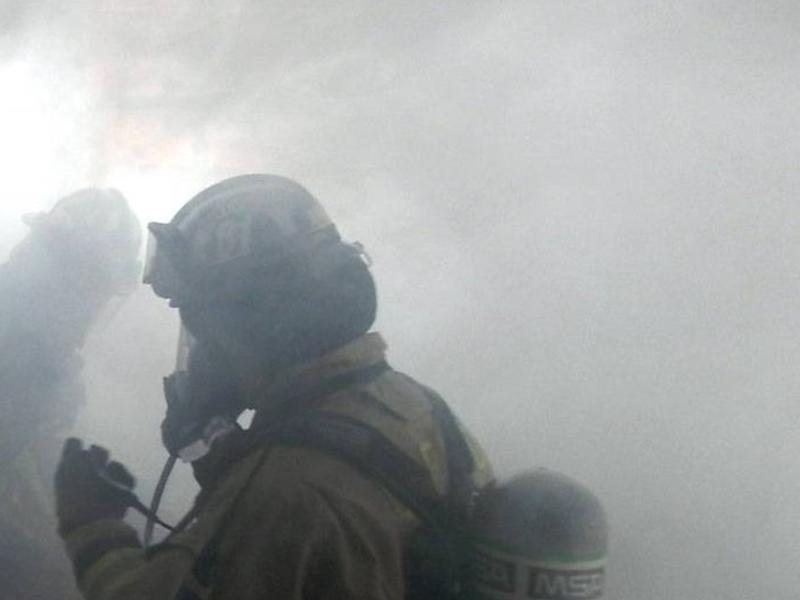 Брошенная сигарета с верхних этажей стала причиной пожара в Чите