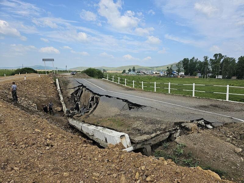 В забайкальском Минстрое пообещали отремонтировать разбитую дорогу по гарантии