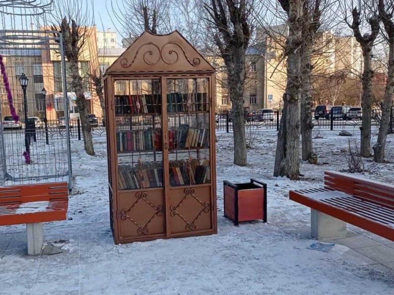 Два новых книжных шкафа с бесплатной литературой появились в Чите