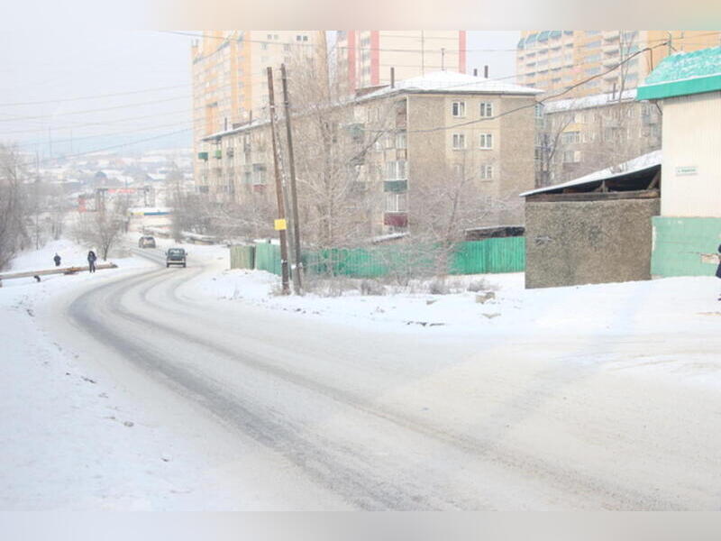 Улицы Читы покрываются снежным накатом, чистят только центр