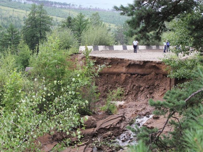 Снесённую оползнем дорогу на «Высокогорье» начали восстанавливать в Чите