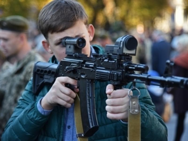 Росгвардия предложила ужесточить правила хранения оружия после стрельбы в Керченском колледже