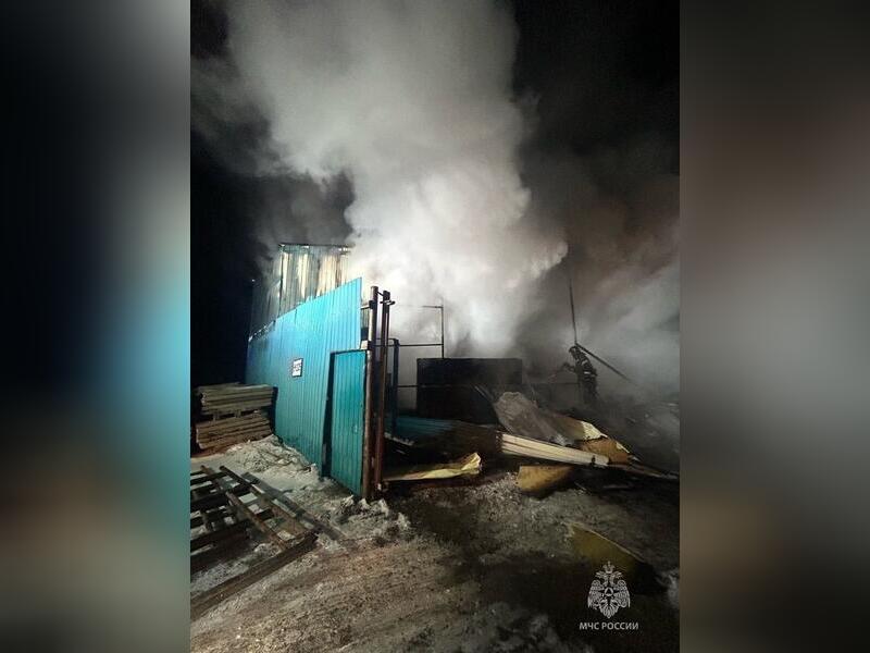 Надворная постройка загорелась в Краснокаменске