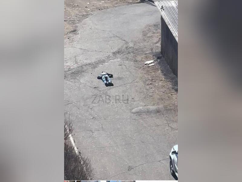 Труп мужчины обнаружили в читинском дворе днём 6 апреля (18+)