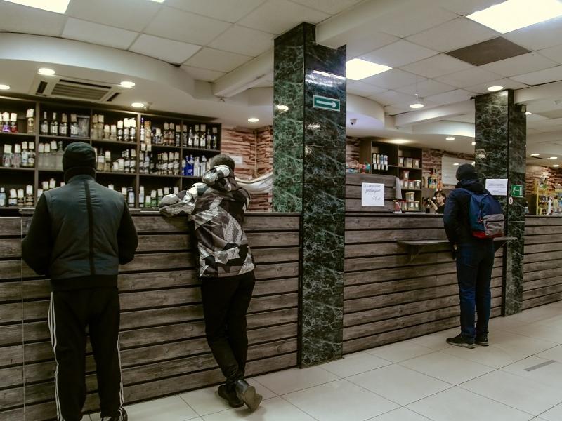 Суд принудил жителя Читы выплатить 100 тыс рублей из-за незаконной продажи алкоголя