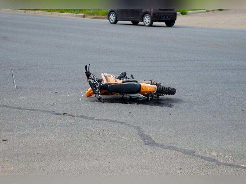 Пьяный мотоциклист влетел в «Гранту» на Чкалова