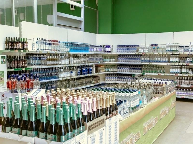Россиянам дали совет, сколько пить шампанского на Новый год