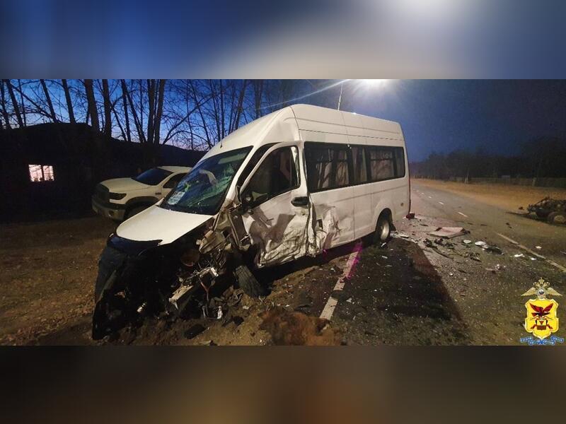 Автобус с пассажирами попал в аварию