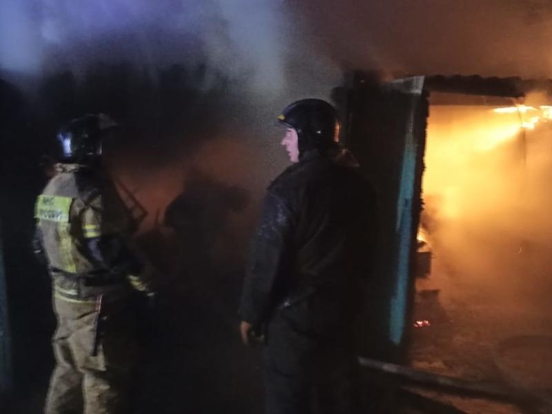 Огнеборцы потушили пожар повышенной сложности в Чите