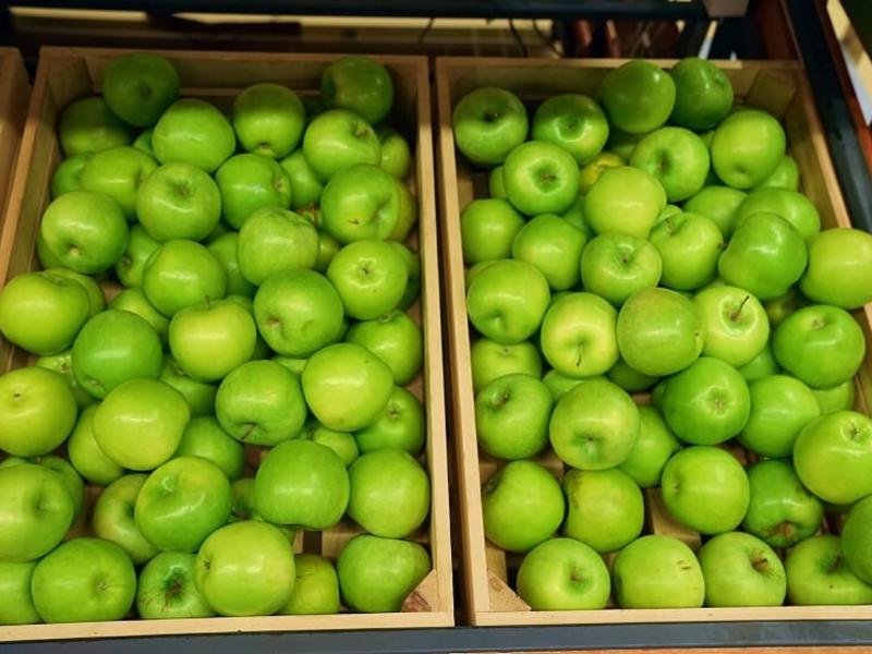 Цена на яблоки в России подскочила почти на треть