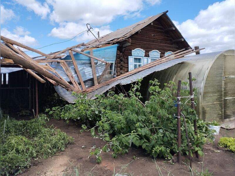 Шквалистый ветер разгромил дома и постройки в сёлах Улетовского района
