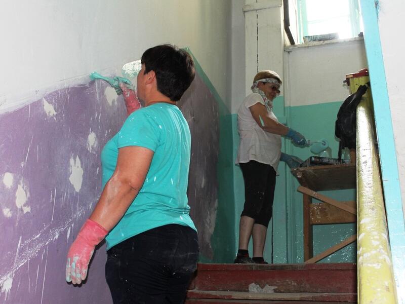 В сельской школе Могочинского района ремонтируют спортзал после обвала потолка