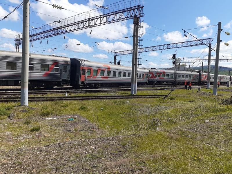 Пассажирский поезд Новосибирск – Владивосток заменил сошедшие с рельсов вагоны и продолжил движение