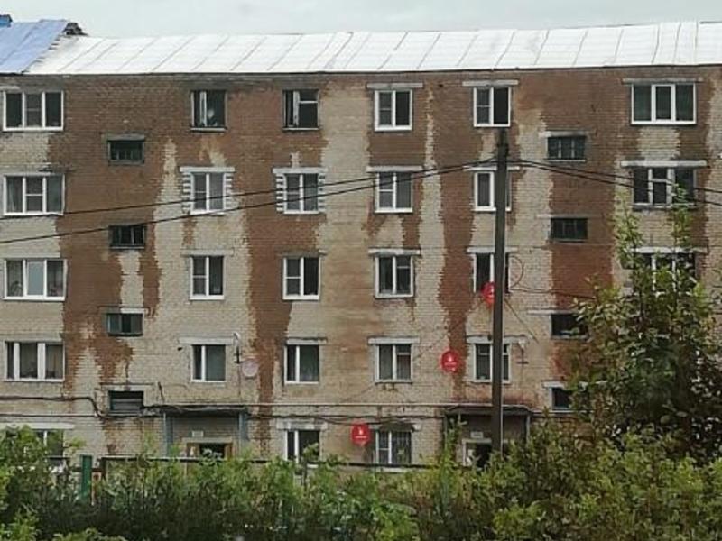 Тонкая пленка не смогла заменить кровлю дома в Новоорловске - жителей затопило