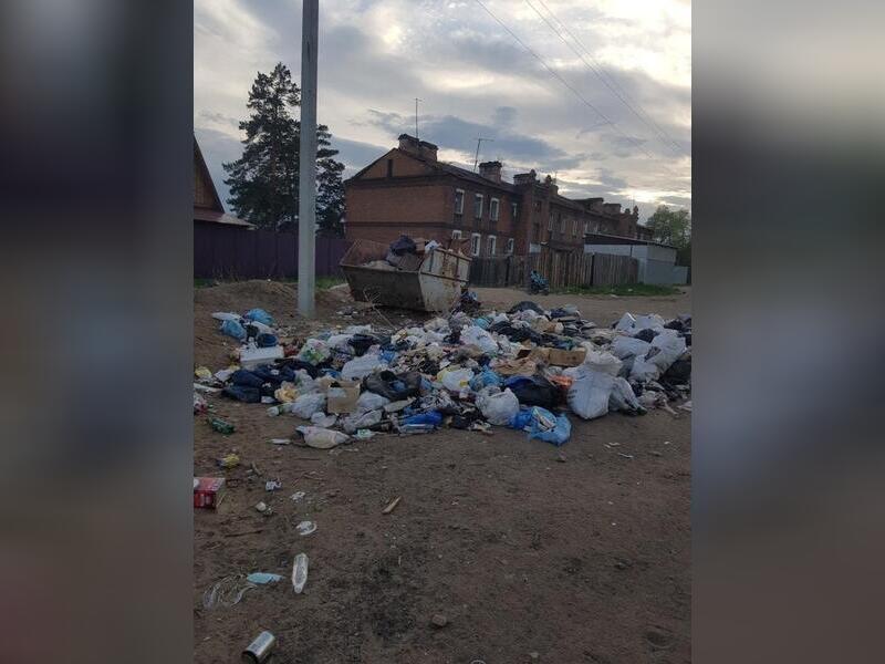 Жители Антипихи более трёх месяцев борются с мусорной свалкой напротив детского сада