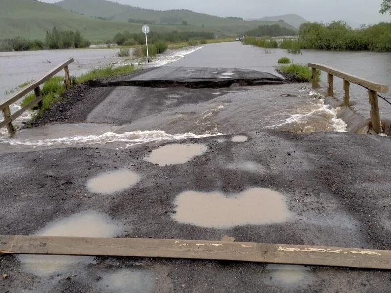 Два моста смыло на региональной трассе в Забайкалье