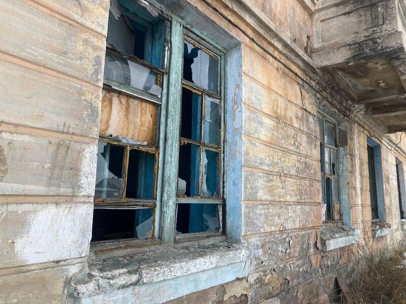 Жительница Читы о доме в ЖД районе: Стены рушатся, потолки падают, дети живут на помойке