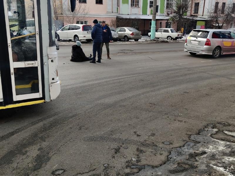 Таксист сбил читинку в центре города