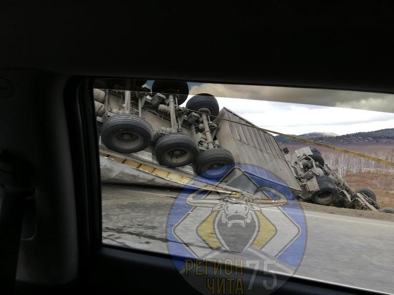 Водитель большегруза погиб в ДТП на трассе Чита - Хабаровск