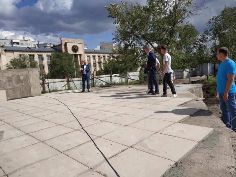 Министр ЖКХ края Илья Золотухин призвал усилить темп работ на площади Труда на КСК