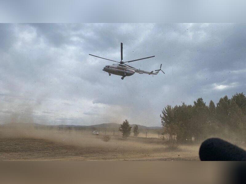 Вертолёт помогает тушить лесной пожар в Хилокском районе