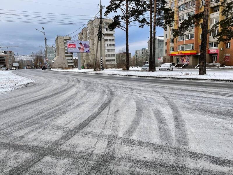 Гололёд, пробки, отсутствие снегоуборочных машин - жители Читы об обстановке в городе