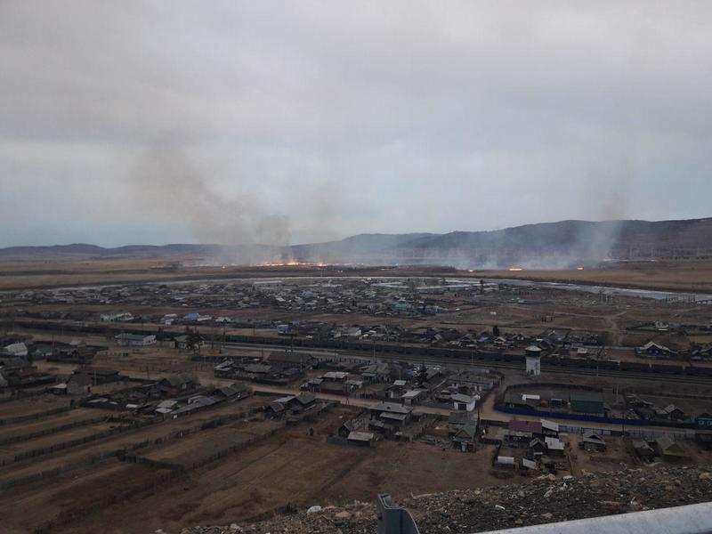 Крупный пожар действует  в Читинском районе
