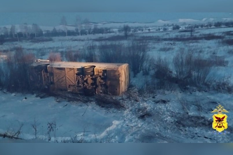 На водителя, перевернувшегося автобуса, возбудили уголовное дело