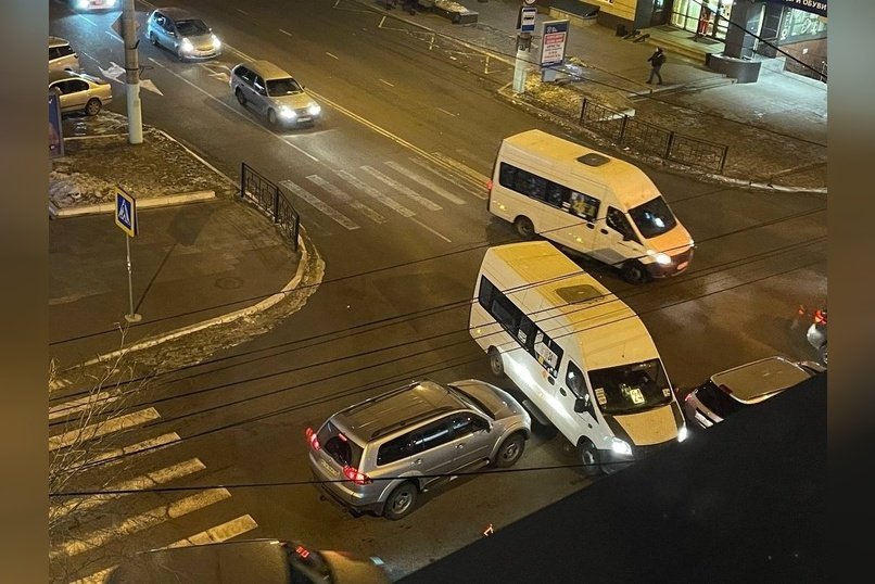 В центре Читы на перекрёстке улиц Журавлёва-Ленина затруднено движение из-за ДТП