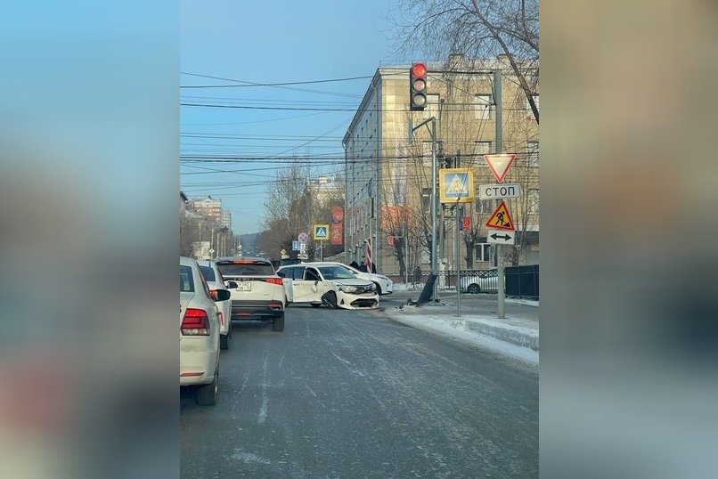 Один человек пострадал в ДТП с такси в центре Читы