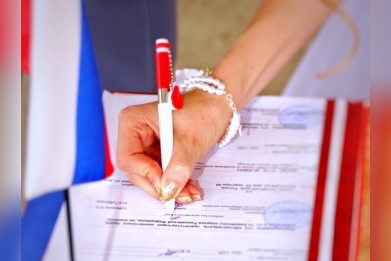 Молодожёны начнут получать в ЗАГСе сертификаты на обследование здоровья